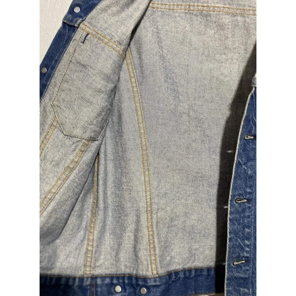 Vtg Levis Trucker Denim Jean Jacket Type III 70505 0217 Size 40 USA Medium Wash